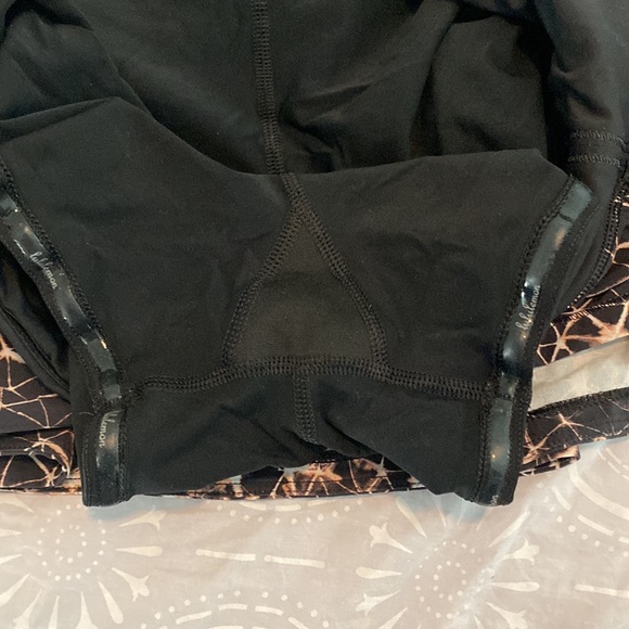 Lululemon skort - Picture 7 of 8